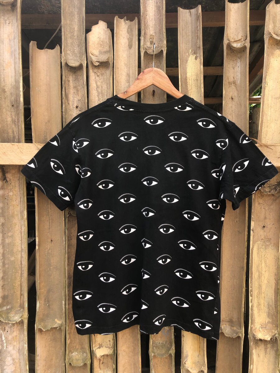 T-shirt noir motif yeux