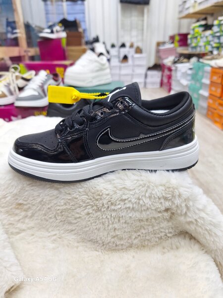 Кроссовки джорданы