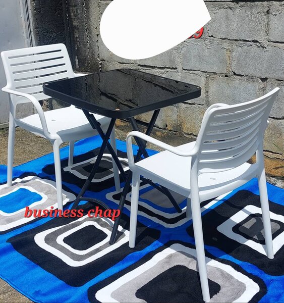 Table vitrée + chaises