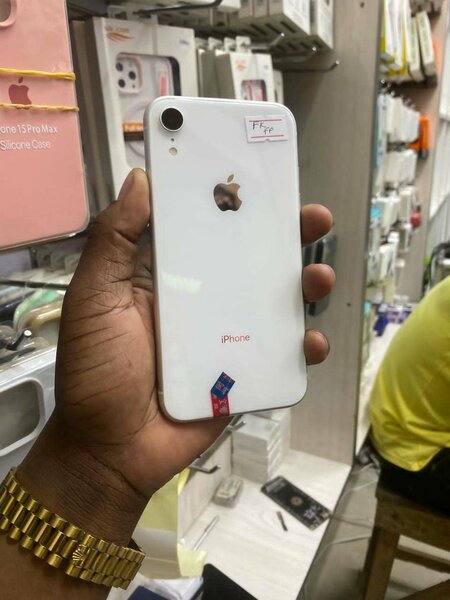 7plus 128gb and xr 64gb