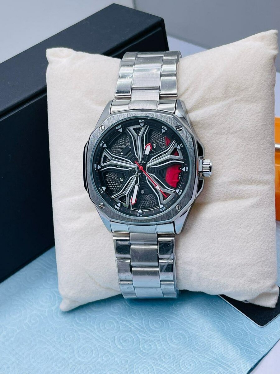 UNE MONTRE BRACELET EN FER