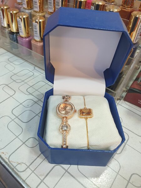 Ladies watch with Brecelet