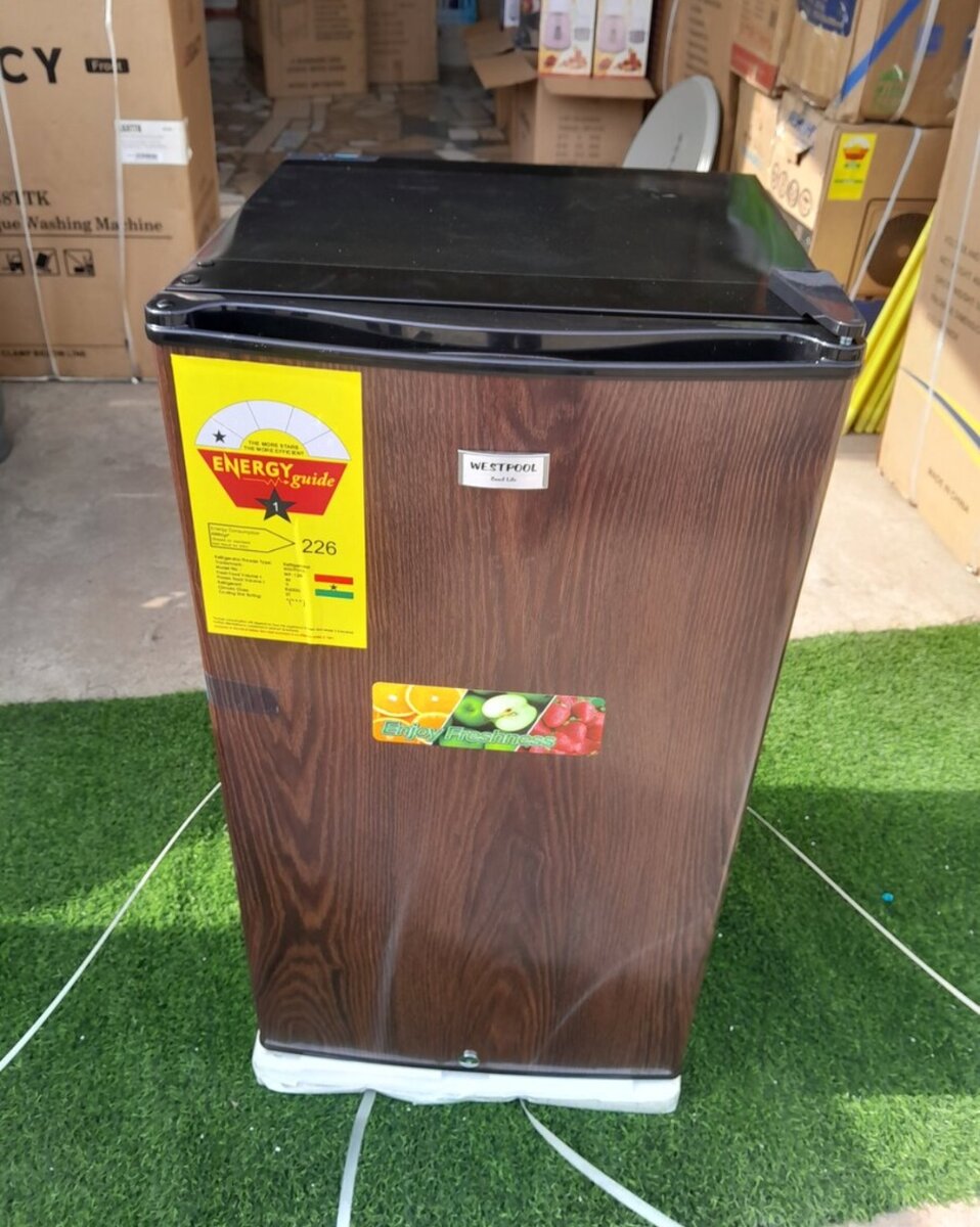 WESTPOOL TABLE TOP SINGLE DOOR FRIDGE 80 LITRES