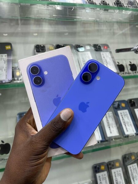 iPhone 16 simple très propre