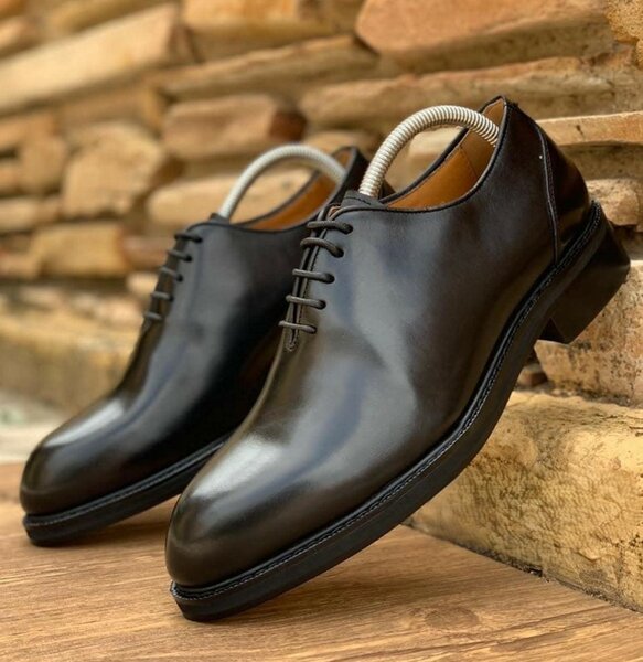 Chaussures classiques en marron.