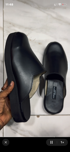 Pantoufles en cuir élégantes