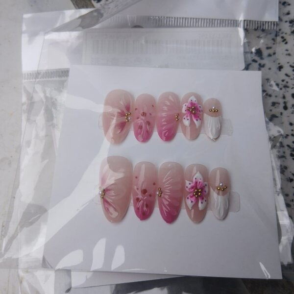 Ongles adhésifs floraux élégants