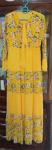 Robe longue fleurie jaune