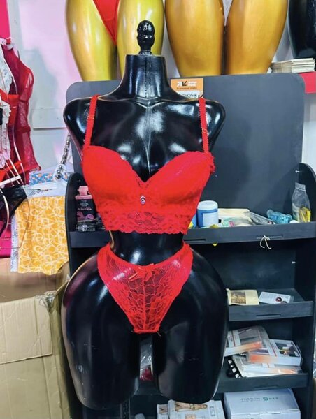 Ensemble lingerie rouge dentelle