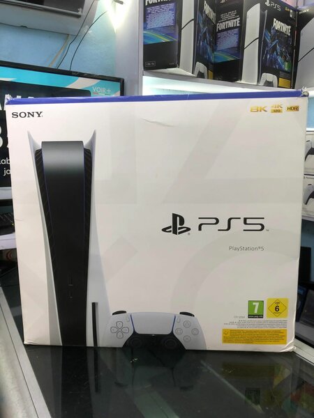 PlayStation 5 PS5 Standard  Neuve et prête à jouer !