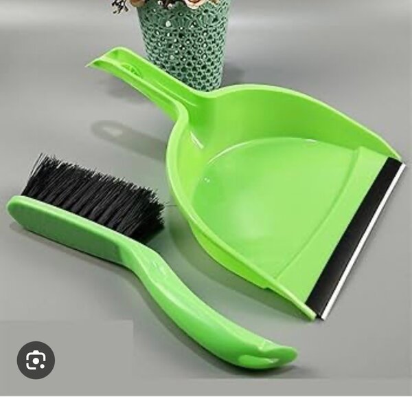 Pelle et petit balais