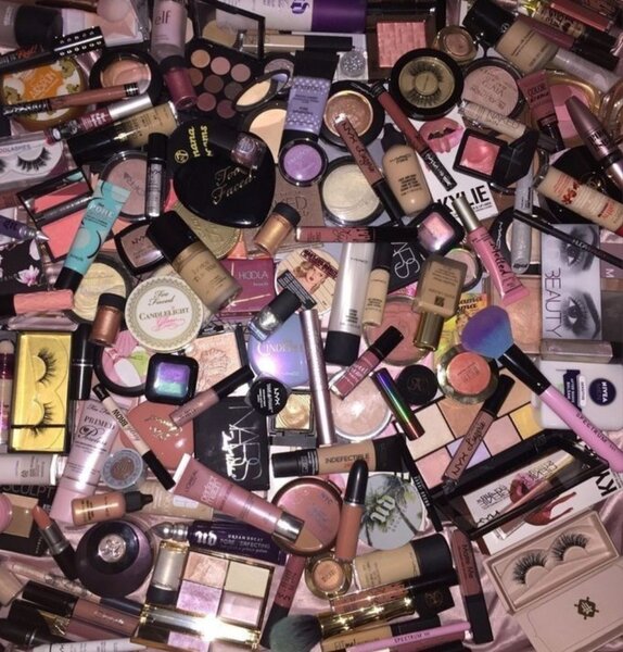 Lot de cosmétiques divers