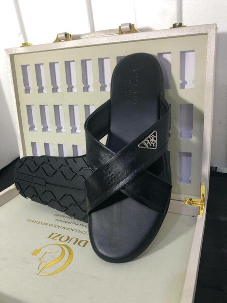 Mules en cuir noir élégantes