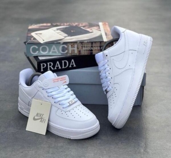 NIKE WHITE AIRFORCE 1