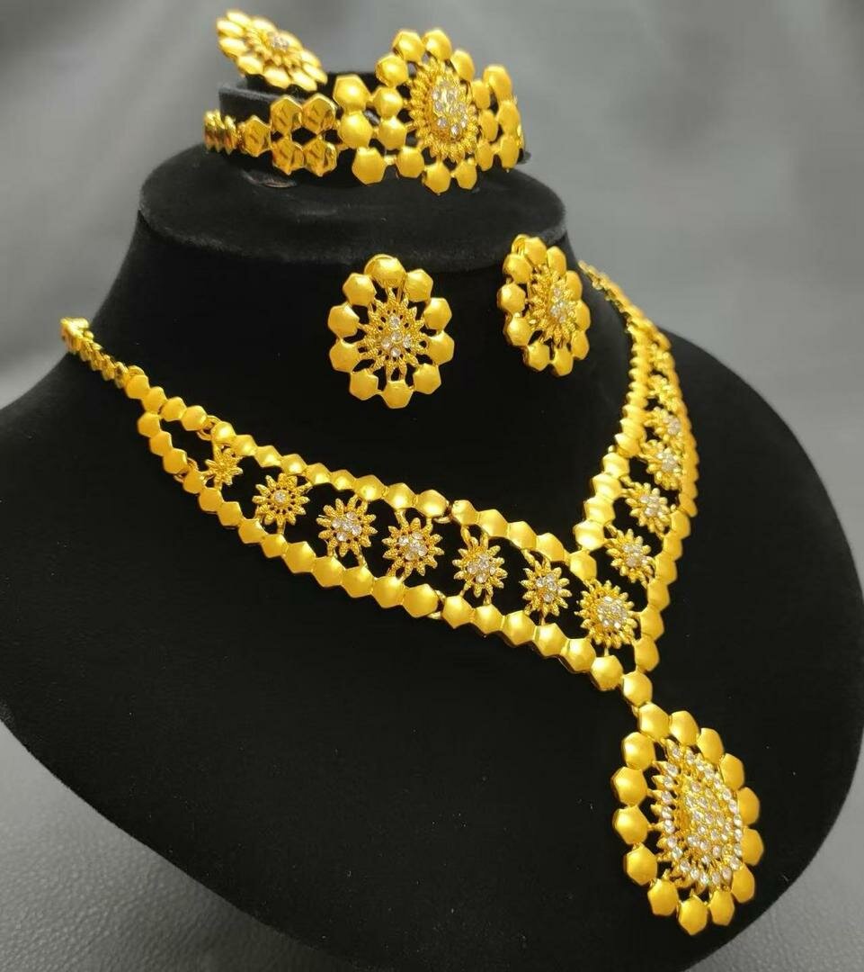 Parure Bijoux Dorés Élégante