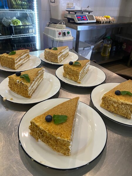 Медовик и Сметанник все нетто 1.5 кг