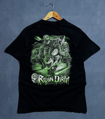 Graphic t shirt size: M