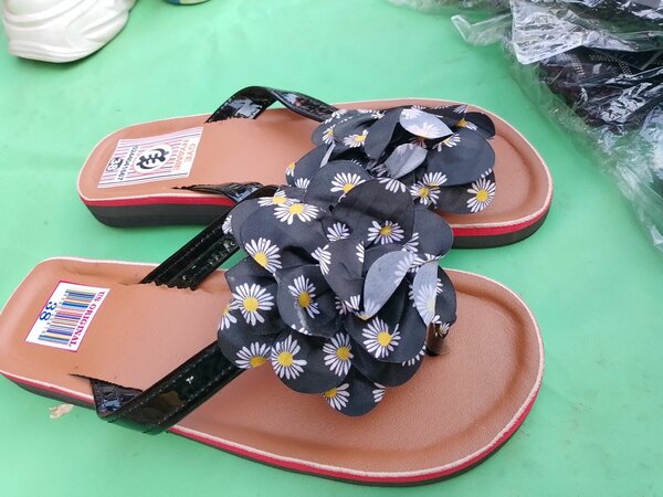 Sandales fleuries pour femmes