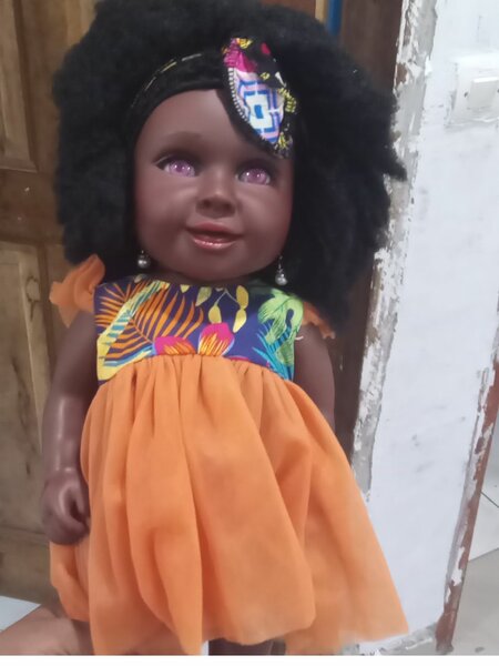 Poupée africaine élégante