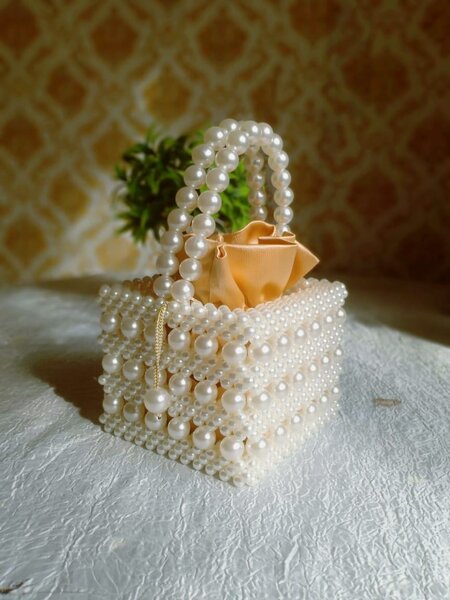 Sac à main perles élégant