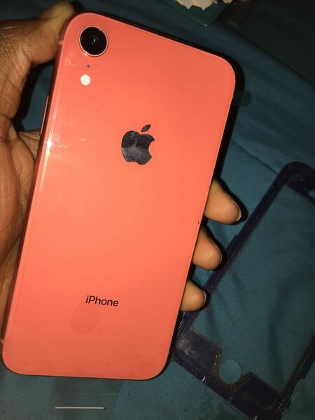 iPhone XR UK use