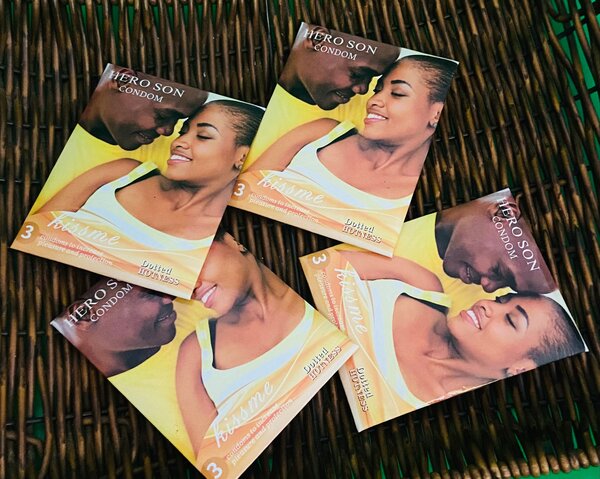 12 préservatifs (4 paquets