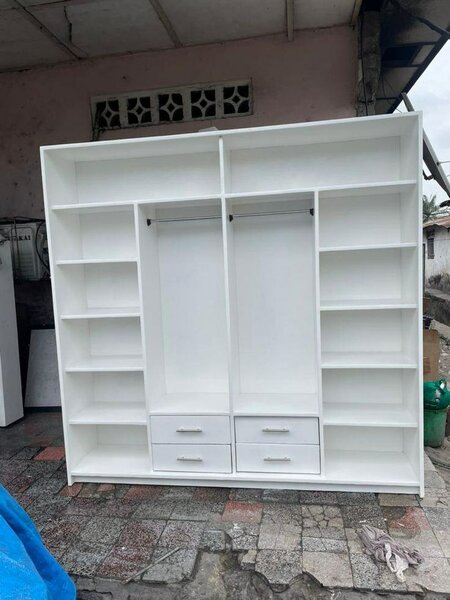 Armoire blanche moderne