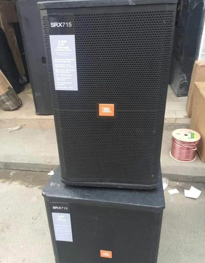 Enceintes JBL SRX715