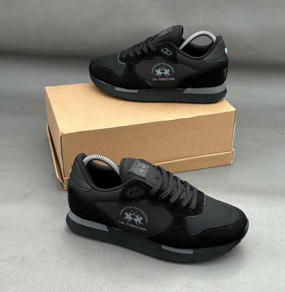 Chaussures noires de sport