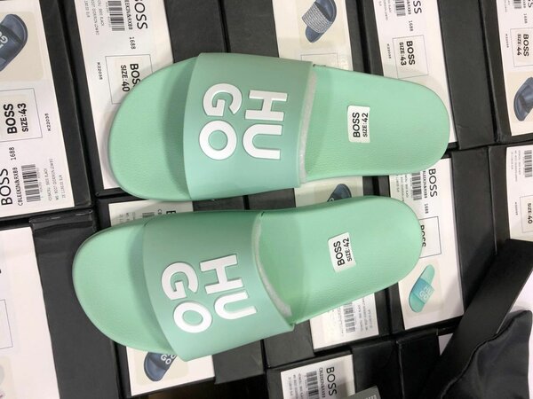 Claquettes HUGO confortables