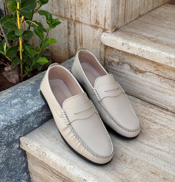 Mocassins élégants en cuir beige