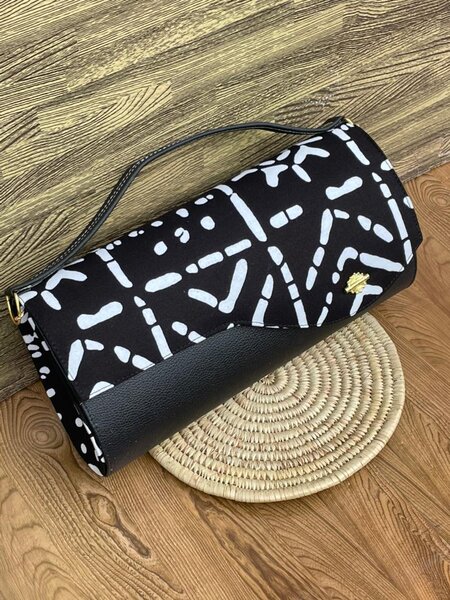 Sac à main noir motif géométrique