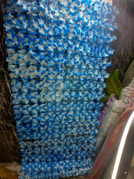 Mur de fleurs artificielles