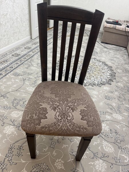 Стол со стульями