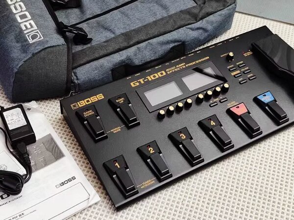 BOSS GT-100 MULTIEFFECT PEDAL