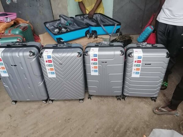 3 valises en plastique 23kG