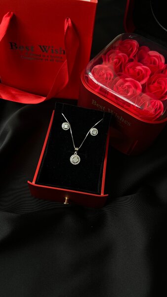 Изысканный набор украшений