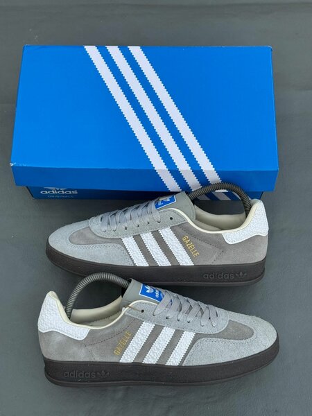 Baskets Adidas Samba Gris