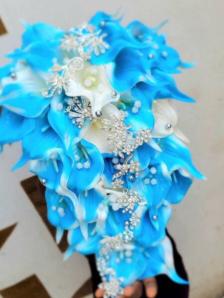 Bouquet de mariée cascade bleu blanc