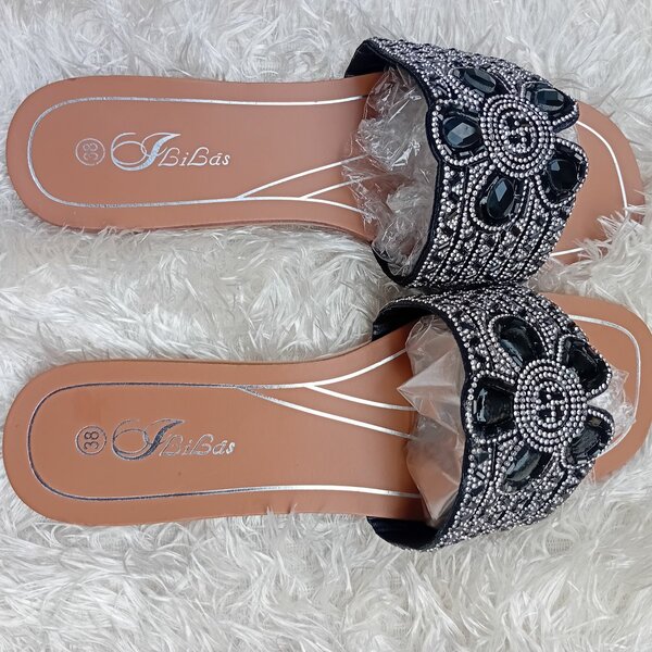 Sandales élégantes brodées