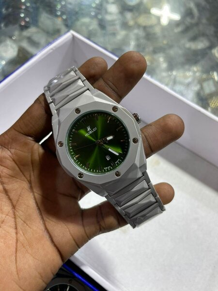 Montre élégante en acier inoxydable