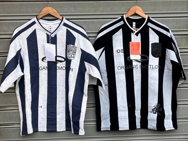 Maillots de football rayés