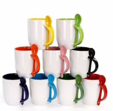 Tasse fond coloré avec cuillère