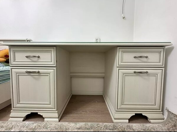 Письменный стол