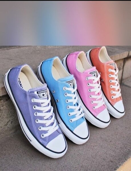 Baskets colorées en toile