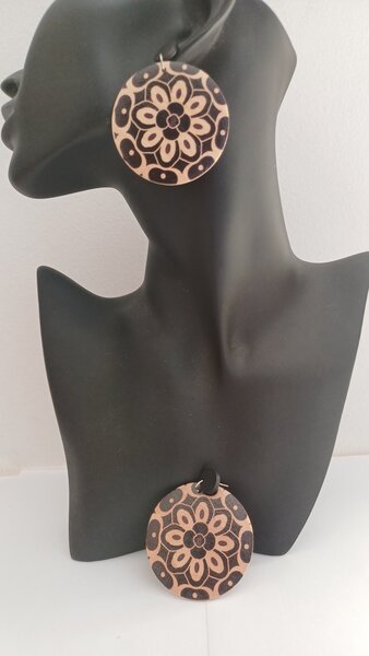 Boucle d'oreille en bois