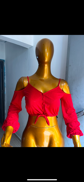 Top rouge à épaules dénudées