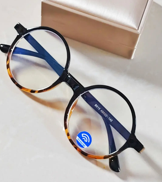 NEW IN: Optical frames with Anti-blue light available in the color shown 💞