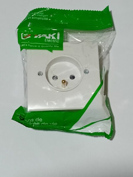 Prise murale électrique AKI