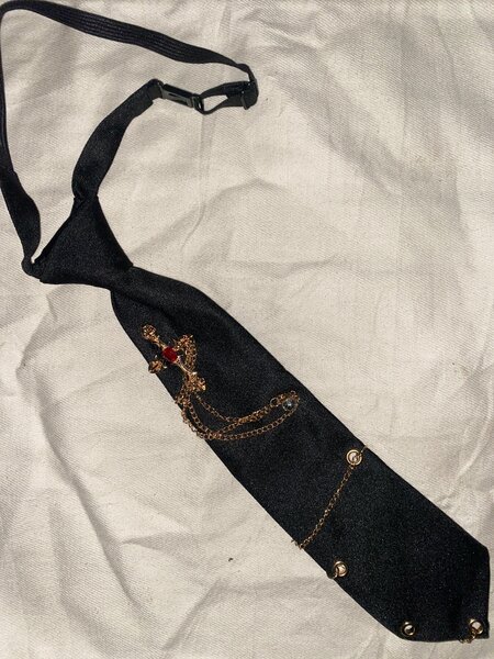 Cravate brodée noire élégante